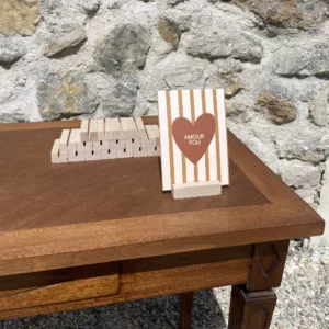 Porte-papeterie en bois clair droit
