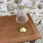 Lampe de table dorée