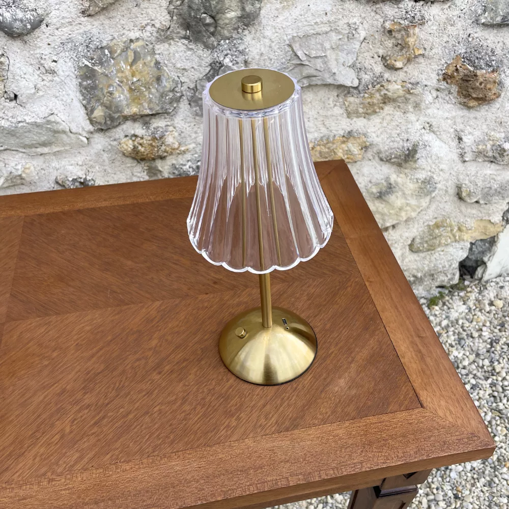 Lampe de table dorée