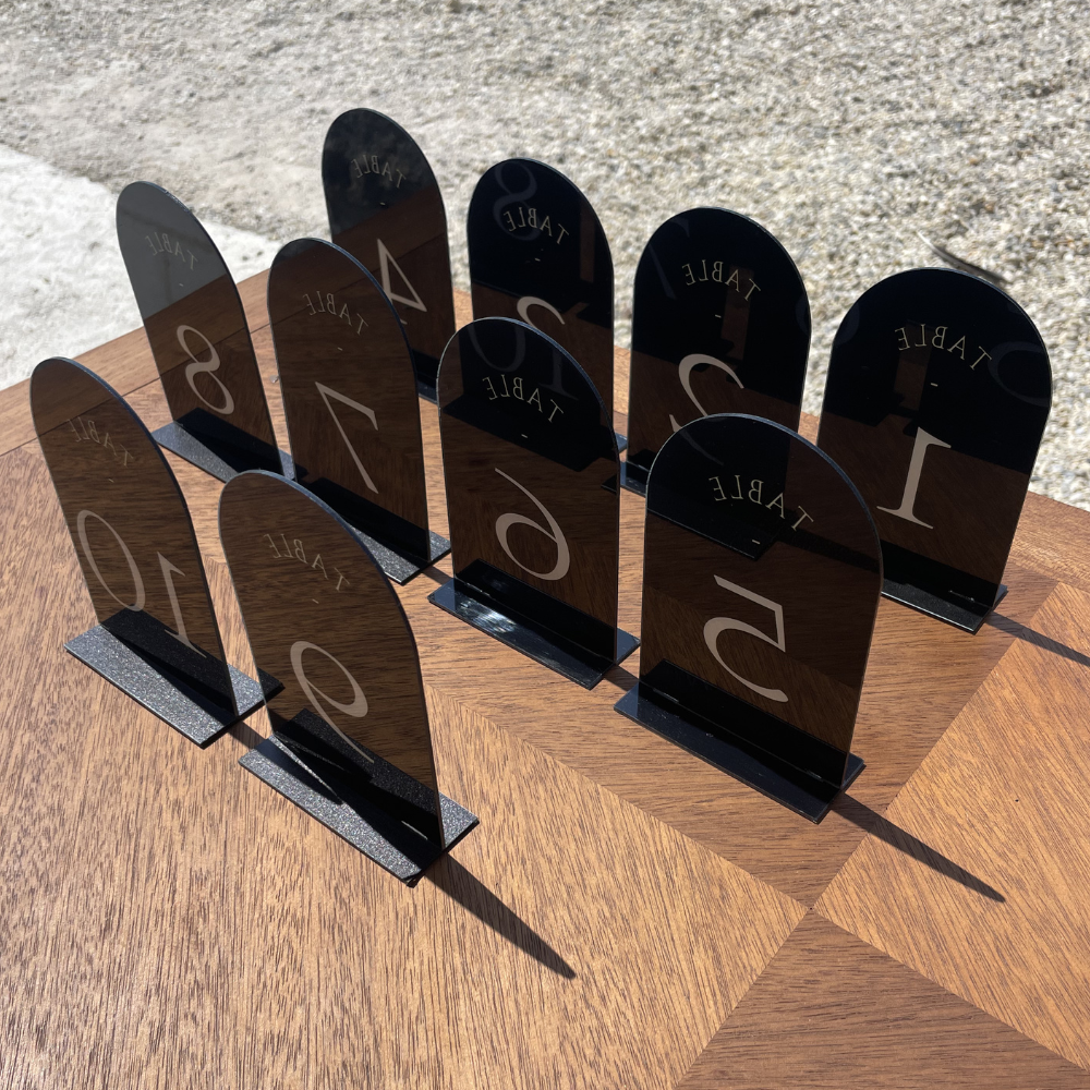 Numéros de table noir et blanc