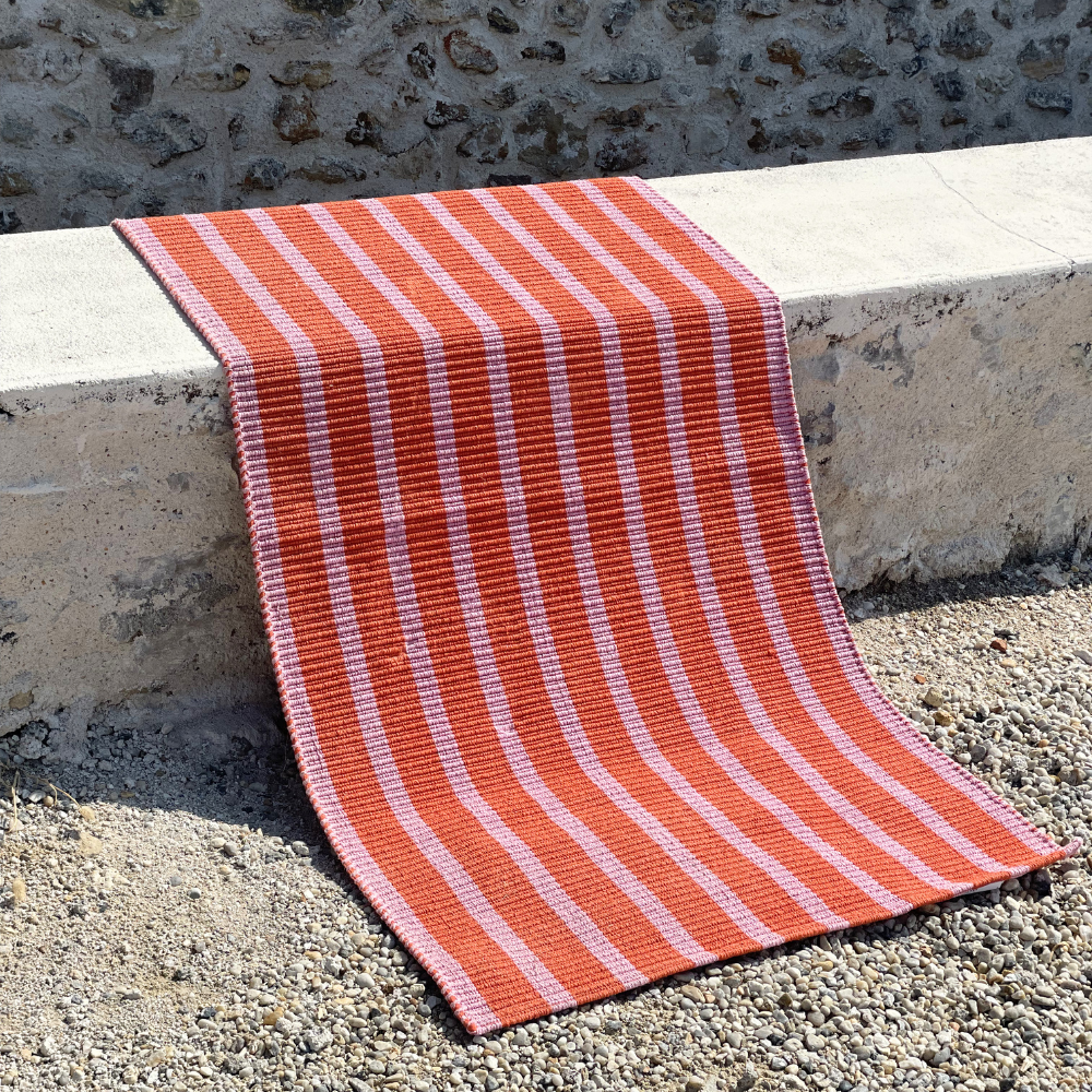 Tapis rayé rose et orange Tapis rayé rose et orange