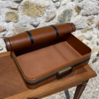 Valise vintage marron et traits noirs