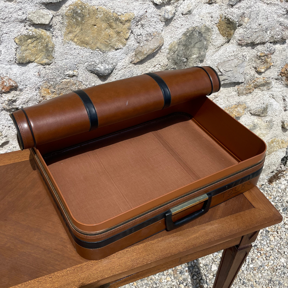 Valise vintage marron et traits noirs