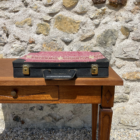 Valise vintage tissée bordeaux et blanche