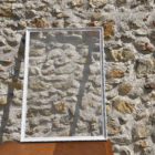 Cadre en bois blanc et plexi